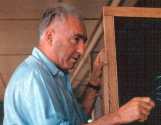Wilhelm Reich, uno de los precursores del sistema, explicando cómo construir un cloudbuster